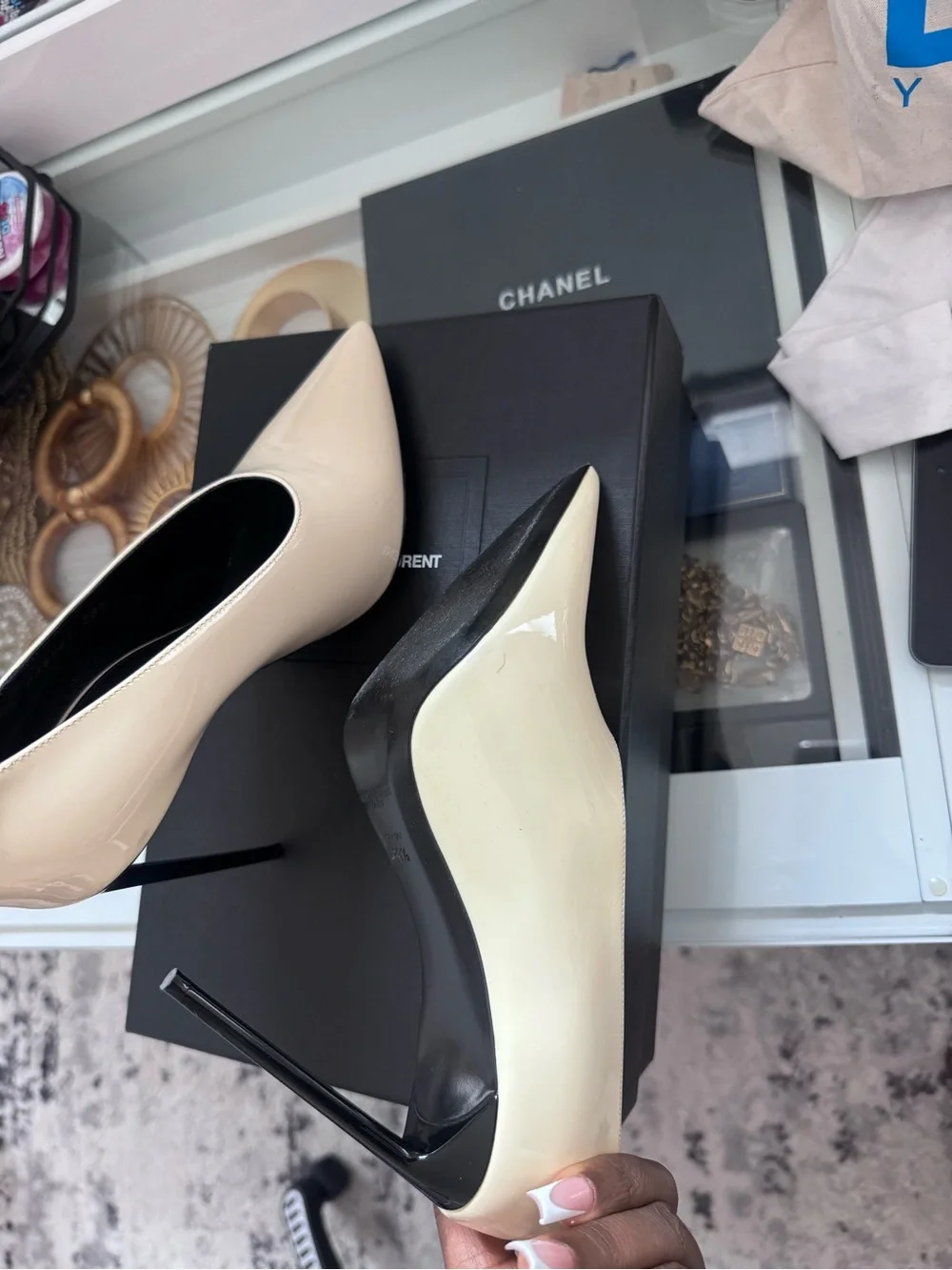 Saint Laurent Cream Patent Leather Pointed Pumps - Picture 7 of 10